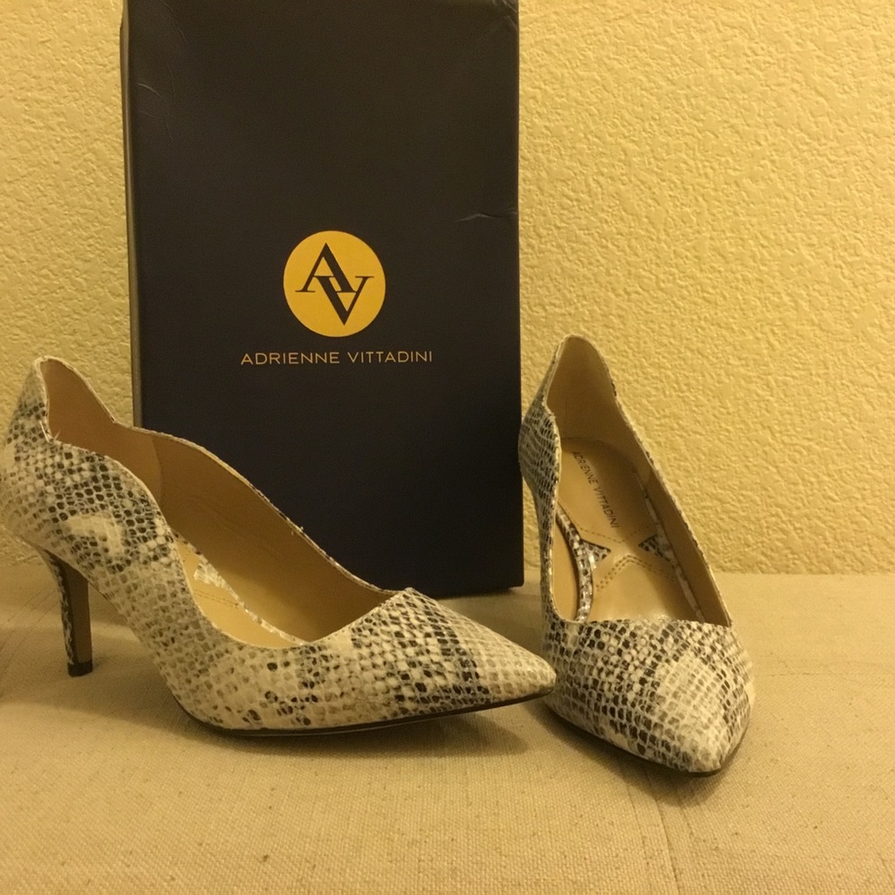 Adrienne Vittadini snake print heels size 6.5